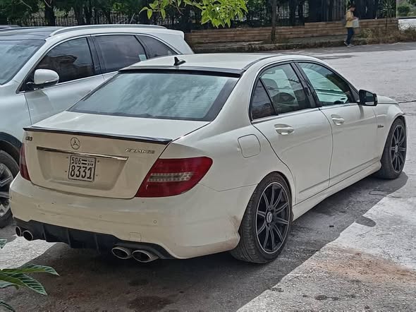 مرسيدس C300 2012 - صورة 3