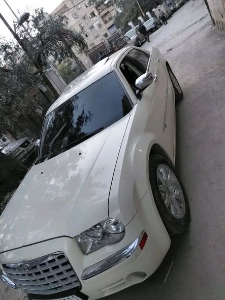 كرايسلر 300 2012 - صورة 1