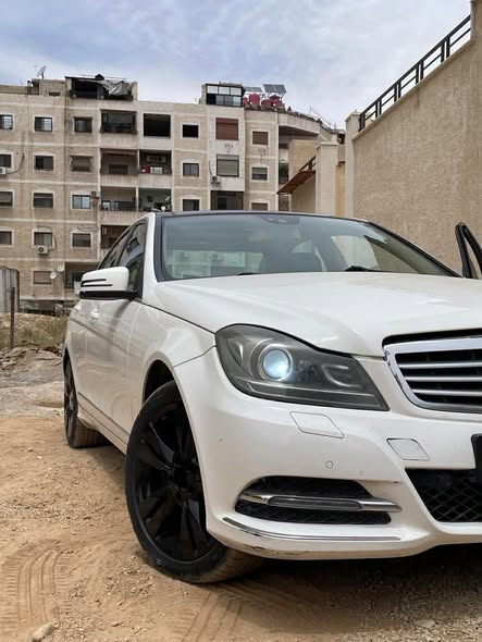 مرسيدس C200 2013 - صورة 1