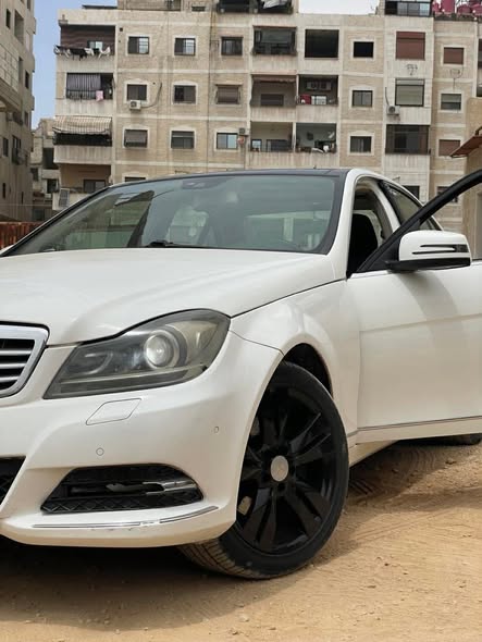 مرسيدس C200 2013 - صورة 2