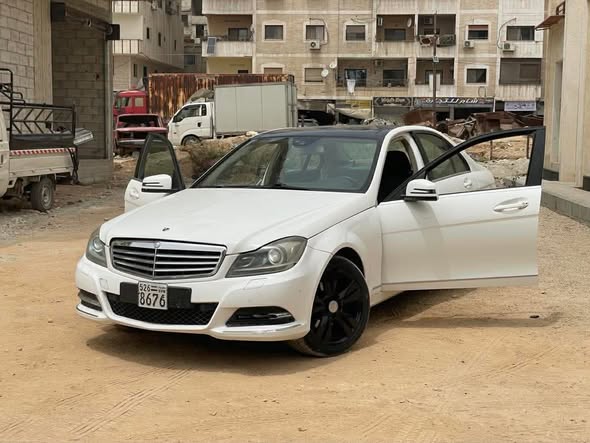 مرسيدس C200 2013 - صورة 4