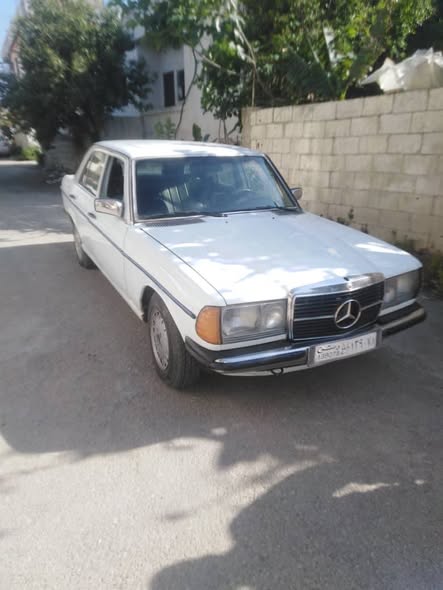مرسيدس 200 1978 - صورة 1