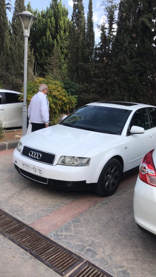 اودي A4 2002