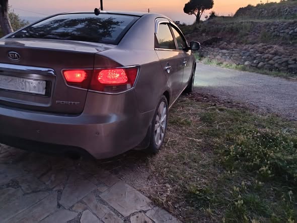 كيا فورتي 2011 - صورة 4