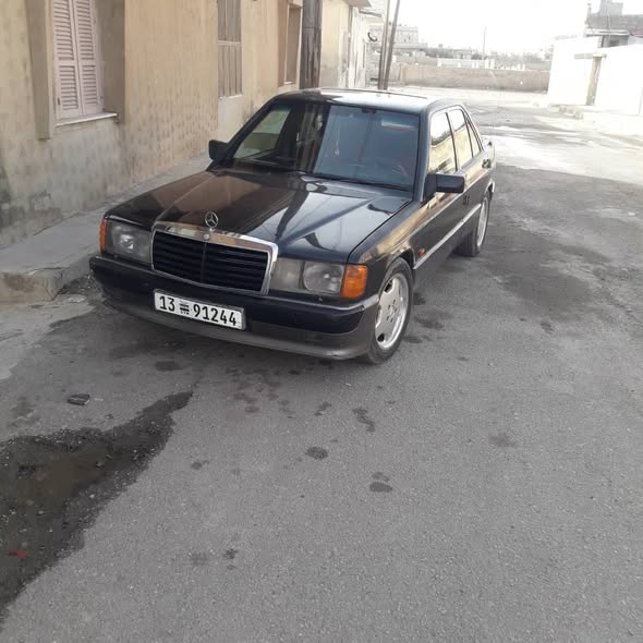 مرسيدس 190 1988 - صورة 3
