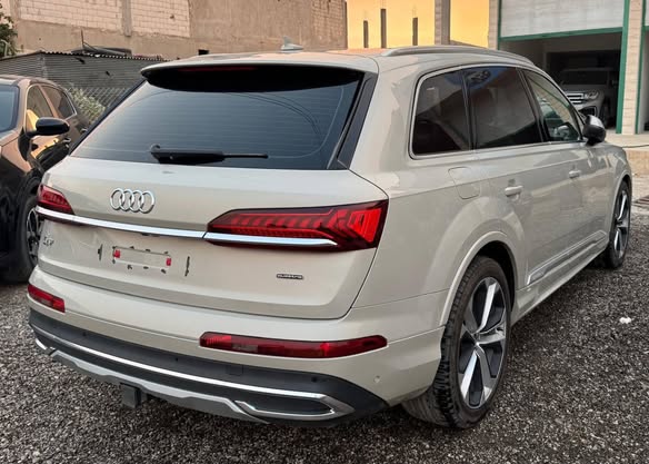 أودي Q7 2021 - صورة 4