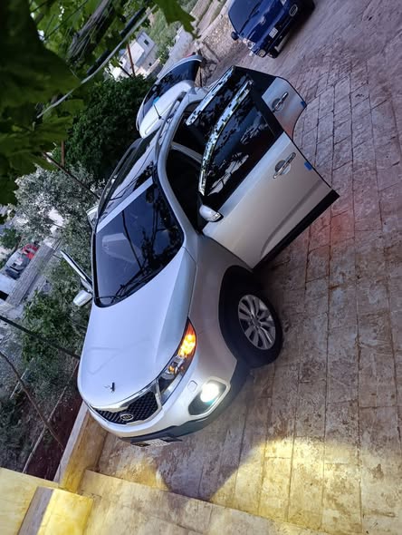 كيا سورينتو 2010 - صورة 4