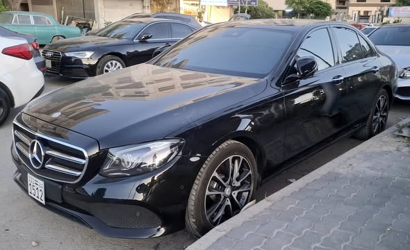 مرسيدس E 300 2018 - صورة 4