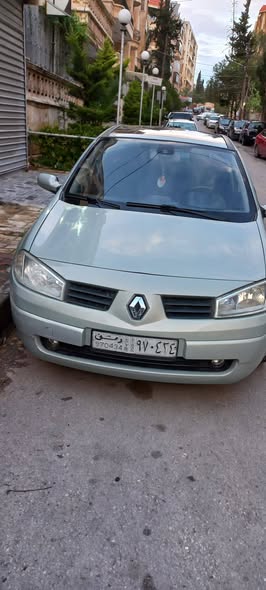 رينو ميغان 2004 - صورة 1