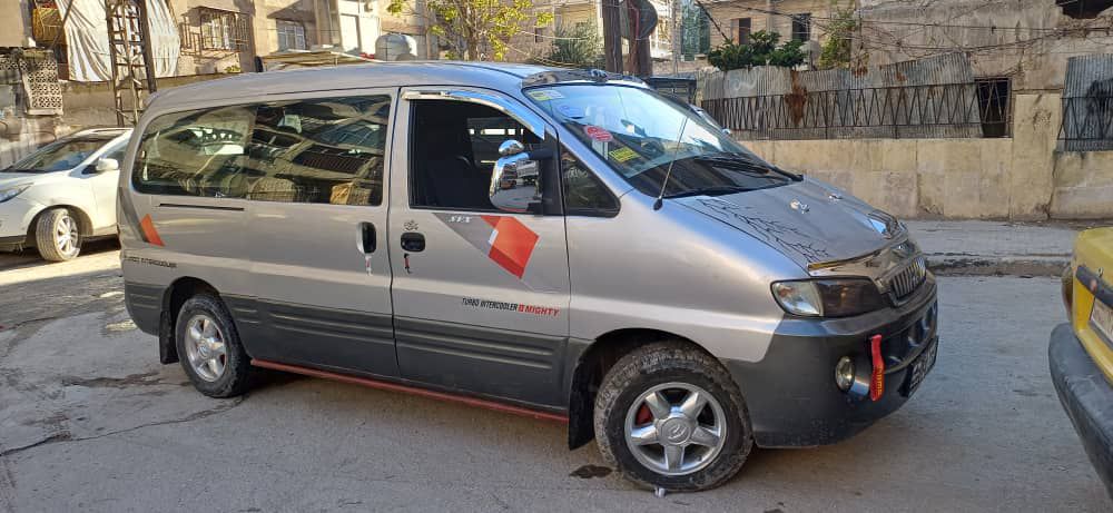 هيونداي H-1 2003 - صورة 1