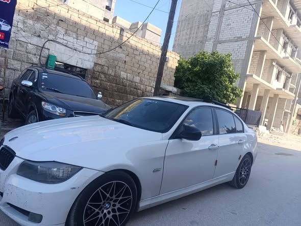 بي ام دبليو 320 2011 - صورة 3