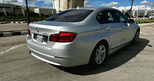 بي إم دبليو 530i 2011 - صورة 3