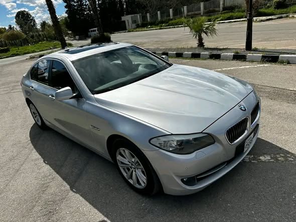 بي إم دبليو 530i 2011 - صورة 4