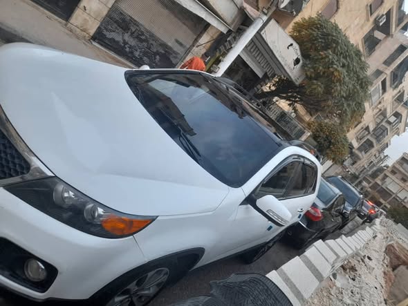 كيا سورينتو 2012 - صورة 4