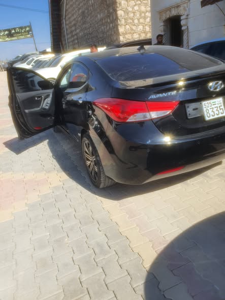 هيونداي افانتي 2011 - صورة 3