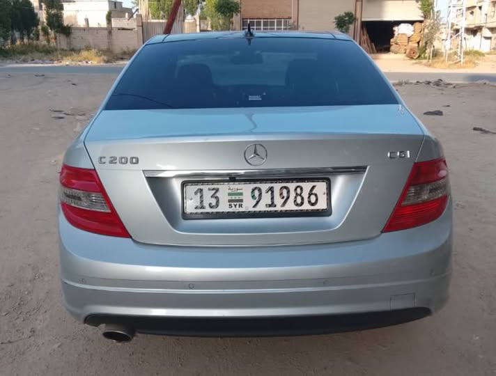 مرسيدس C200 2011