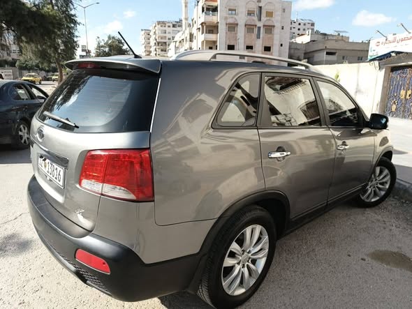 كيا سورنتو 2010 - صورة 4