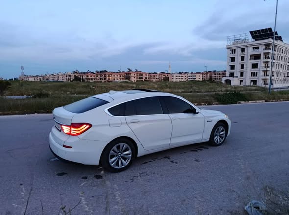 بي إم دبليو 5 Series Gran Turismo 2011 - صورة 4