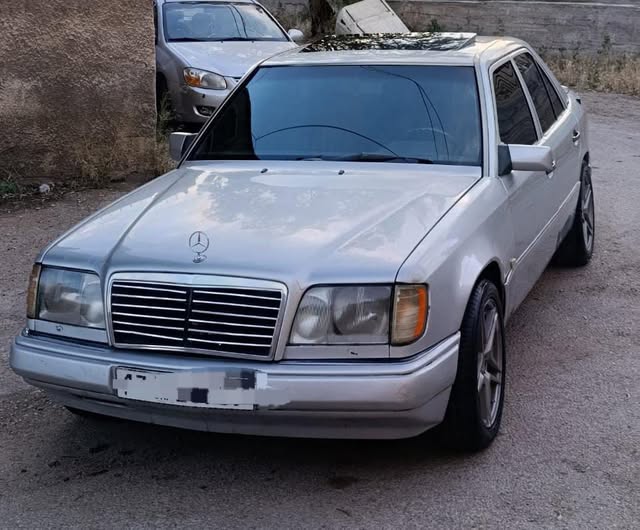 مرسيدس 300 1989
