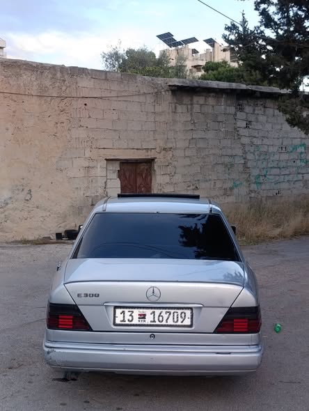 مرسيدس E300 1989 - صورة 4