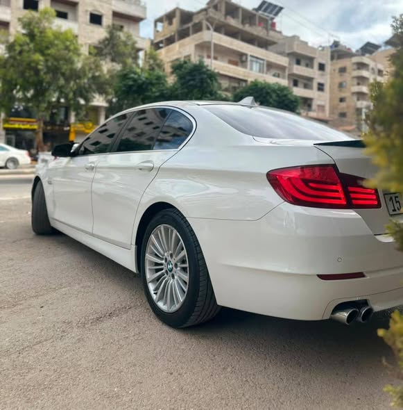 بي إم دبليو 528i 2012 - صورة 3