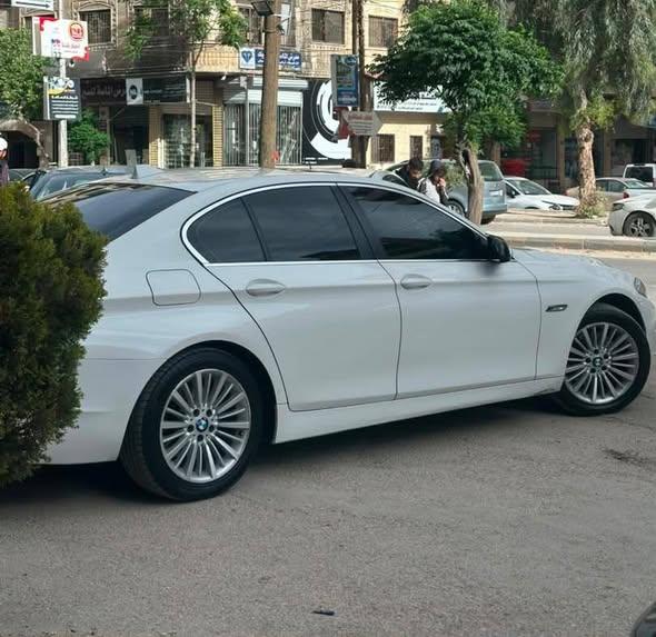 بي إم دبليو 528i 2012 - صورة 4