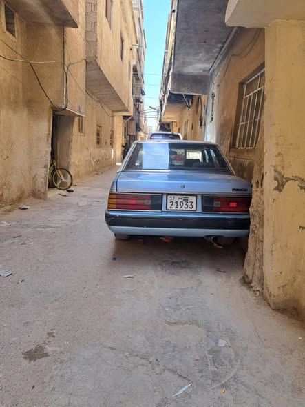 مازدا ٩٢٩ 1983 - صورة 1