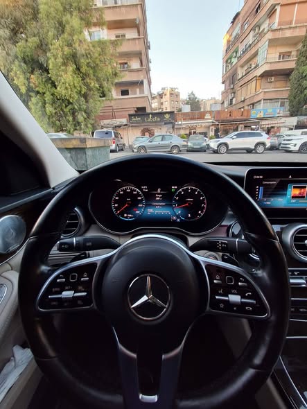 مرسيدس C300 2020 - صورة 2