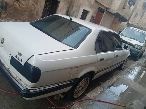 بي ام 728 1981 - صورة 1