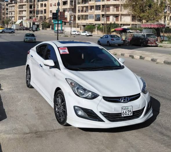 هيونداي افانتي 2012 - صورة 3