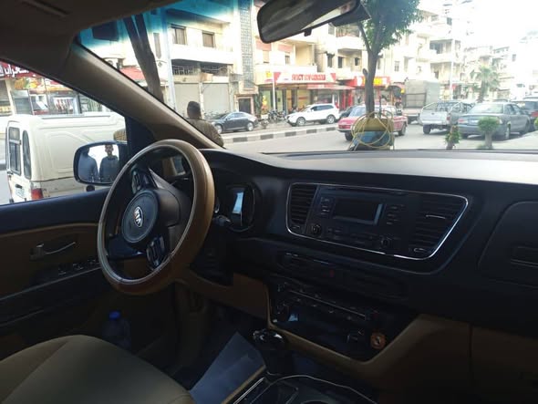 كيا سيدونا 2016 - صورة 4