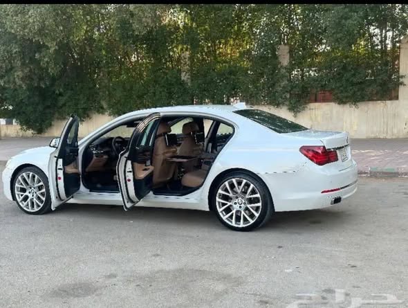 بي ام دبليو 750 2013 - صورة 2