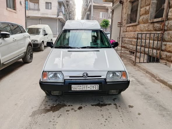 سكودا Pickup 1995 - صورة 2