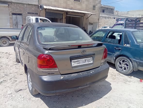 تويوتا ايكو 2005 - صورة 1