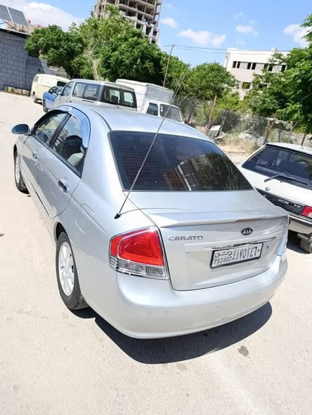 كيا سيراتو 2008 - صورة 2