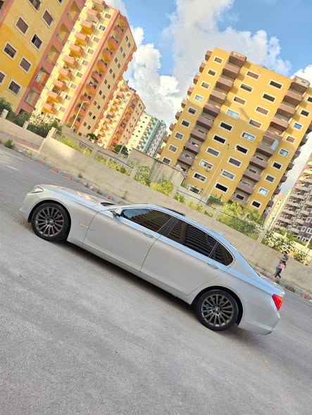 بي إم دبليو 740 2009 - صورة 1