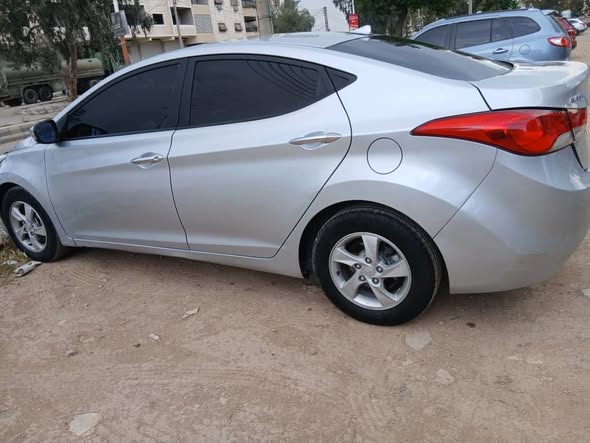 هونداي إلنترا 2012 - صورة 3