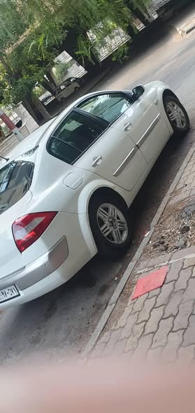 رينو ميغان 2005 - صورة 1