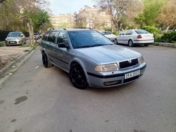 سكودا اوكتافيا 2002 - صورة 4