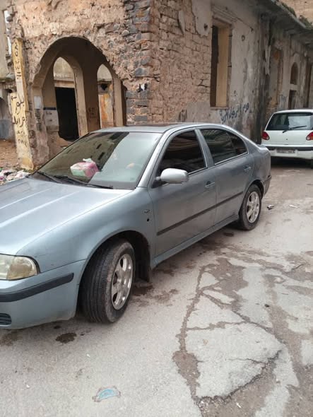 سكودا اوكتافيا 2001 - صورة 1