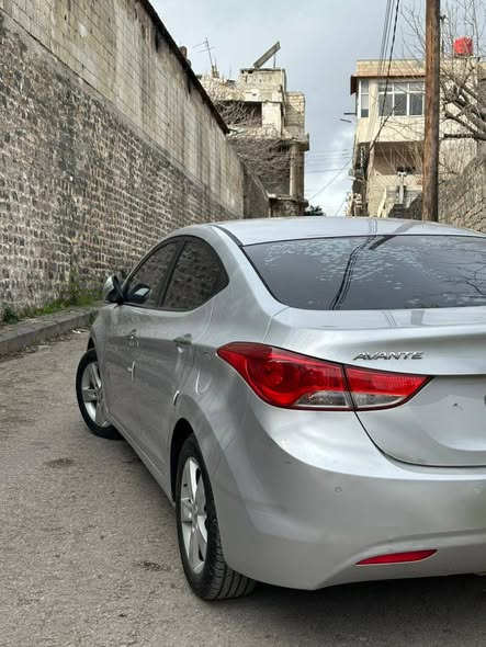 هيونداي إلنترا 2011 - صورة 2