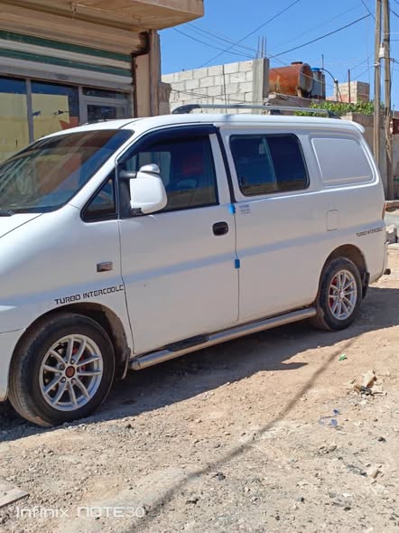 هيونداي H-1 2003 - صورة 3