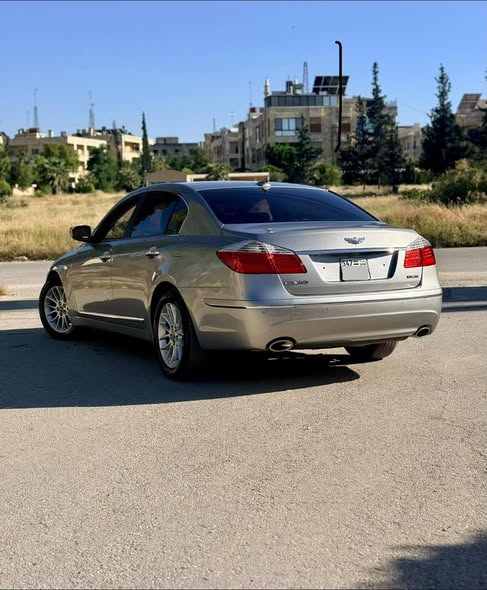 هيونداي جينيسيس 2011 - صورة 2