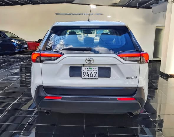 تويوتا RAV4 2021 - صورة 2