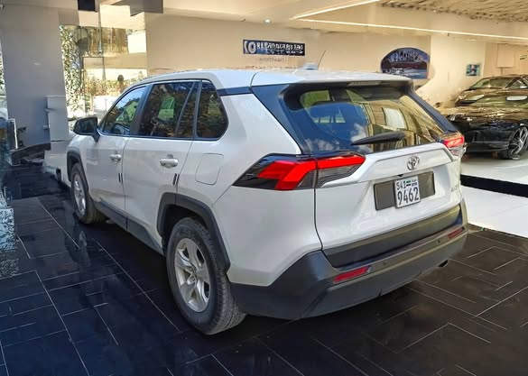 تويوتا RAV4 2021 - صورة 4
