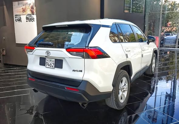 تويوتا RAV4 2021 - صورة 5