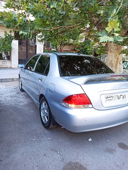 ميتسوبيشي لانسر 2009 - صورة 3