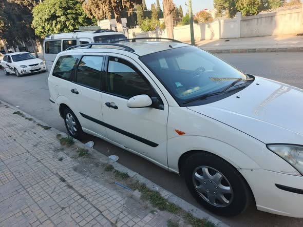 فورد فوكس 2000 - صورة 4