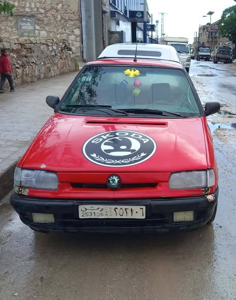 سكودا Pickup 1996 - صورة 1