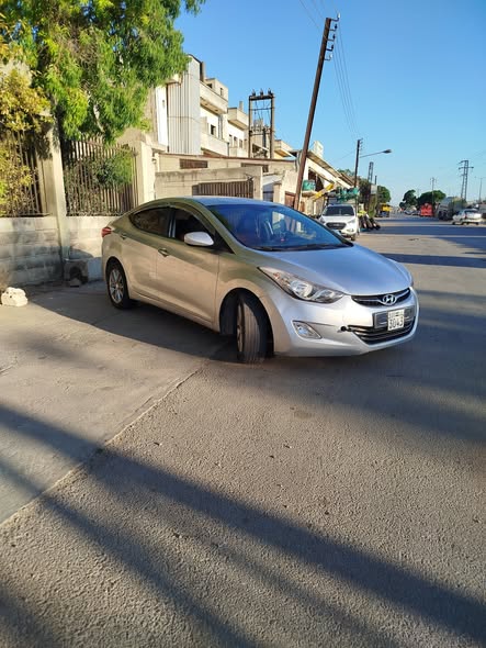 هيونداي افانتي 2012 - صورة 3